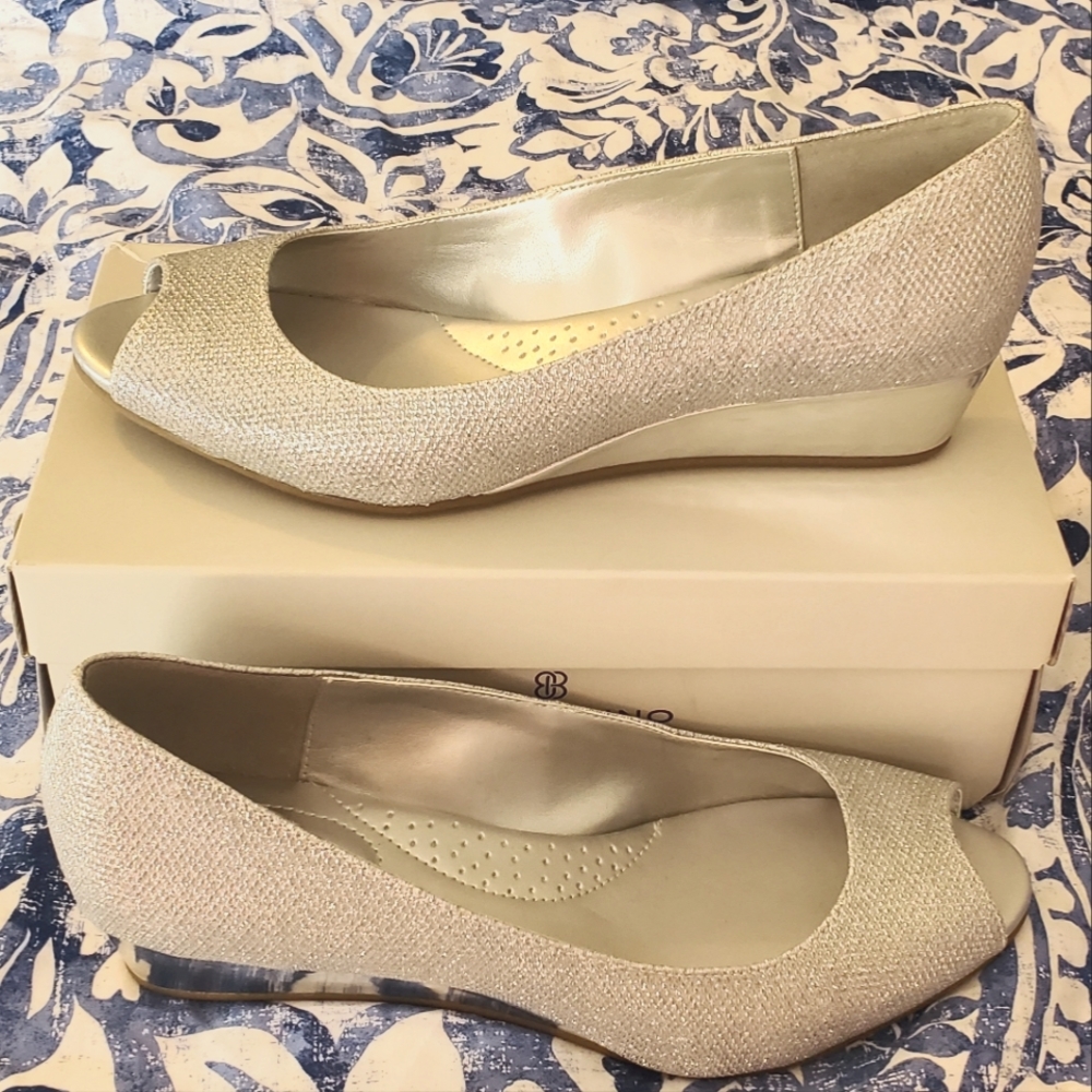 Bandolino Peep Toe Wedges (new with box)